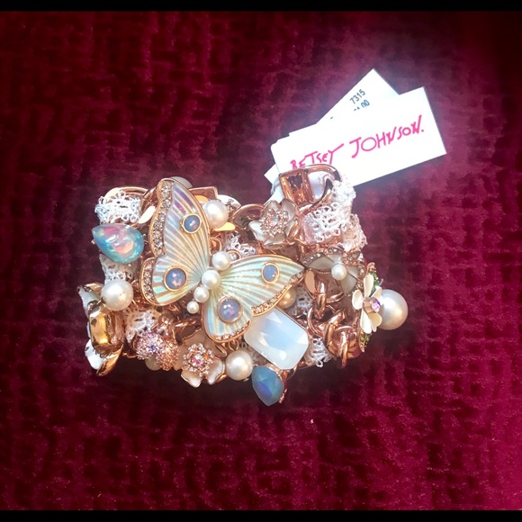 (SOLD) Betsey Johnson Statement Bracelet - Picture 7 of 8